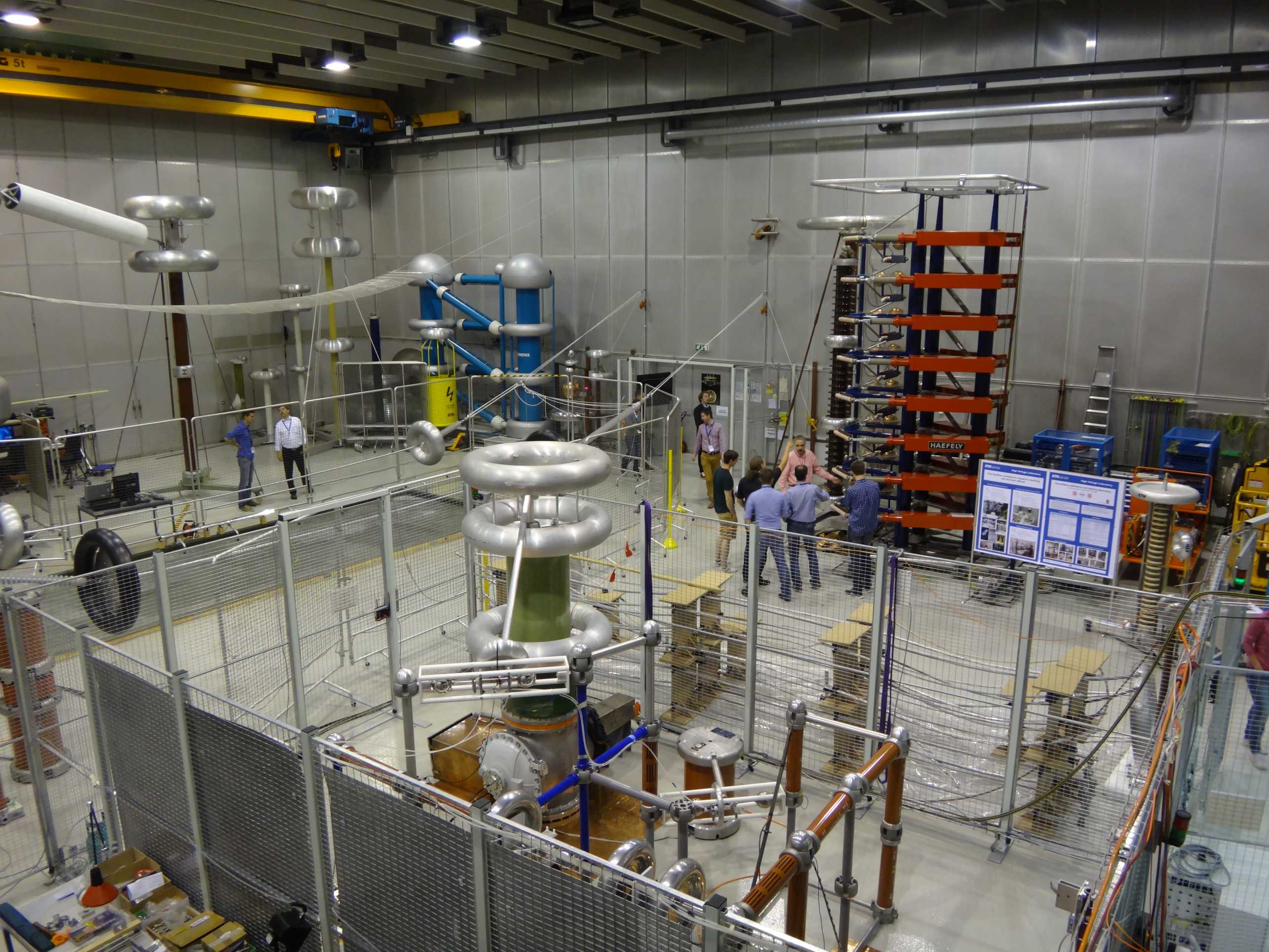 Enlarged view: Students Visit at the High Voltage Lab